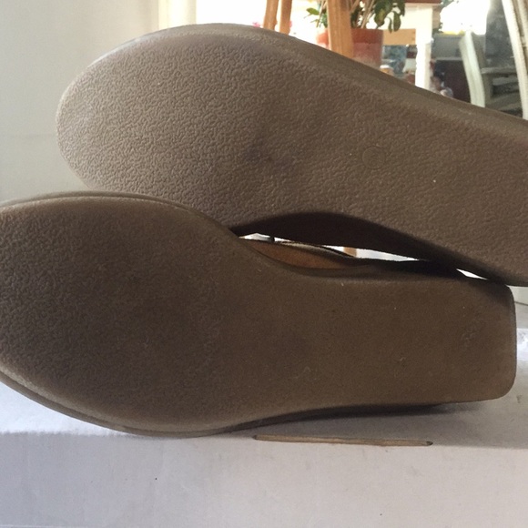 B . Makowsky Sneakers - Picture 7 of 7